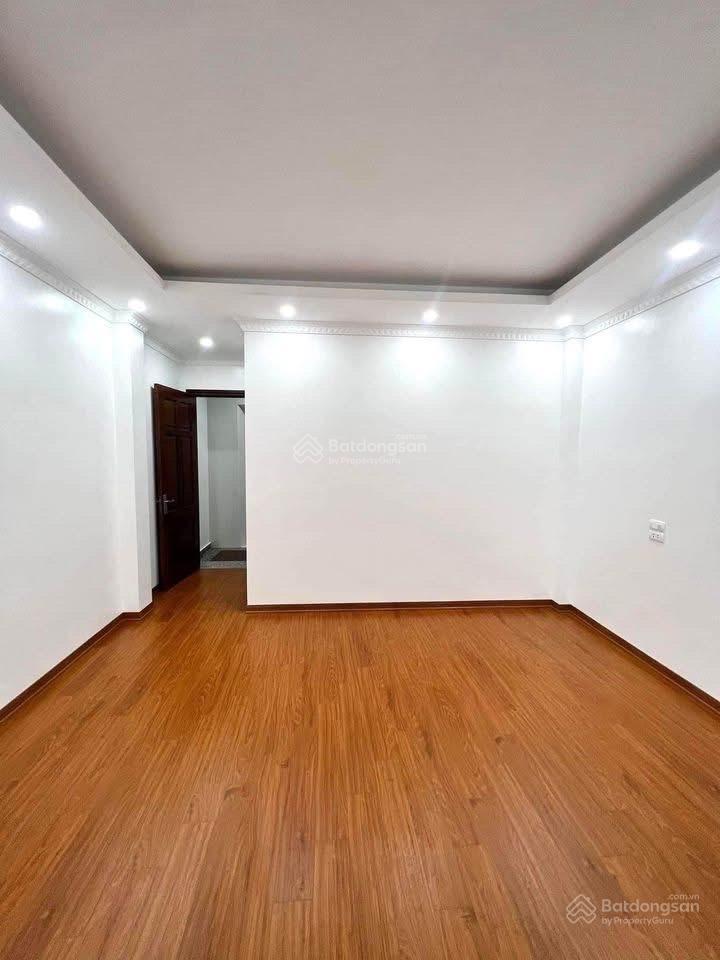 Tôi cần bán nhà xuân đỉnh 31m2 xây 5 tầng 7,1 tỷ gia đình đang ở