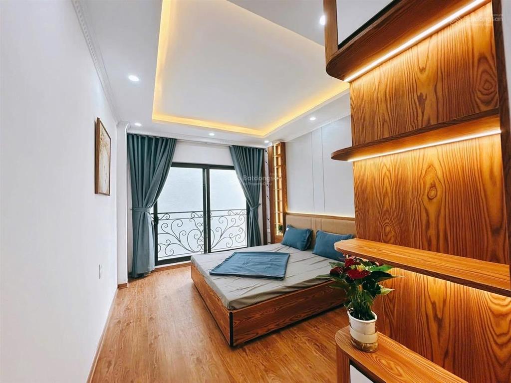Tôi cần bán nhà xuân đỉnh 31m2 xây 5 tầng 7,1 tỷ gia đình đang ở