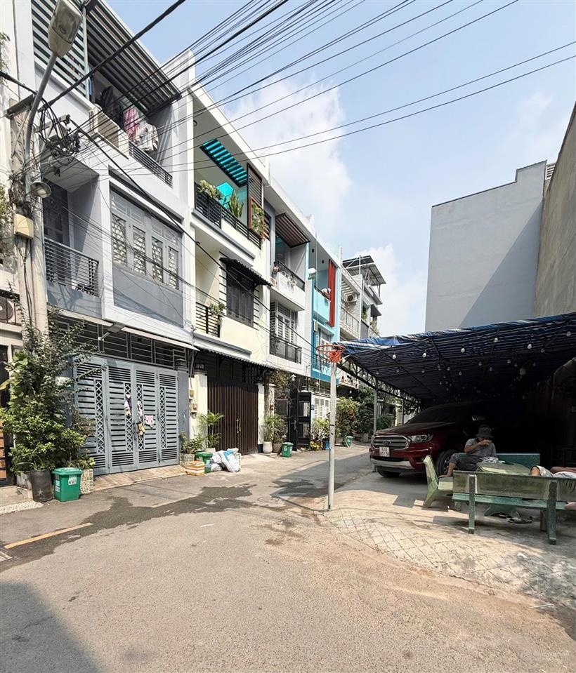 Bán nhà 1 trệt 2 lầu ngay quốc lộ 13  sát bên kdt vạn phúc