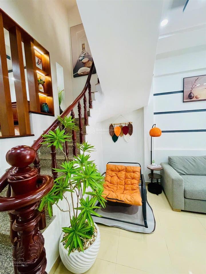 Bán nhà 1 trệt 2 lầu ngay quốc lộ 13  sát bên kdt vạn phúc