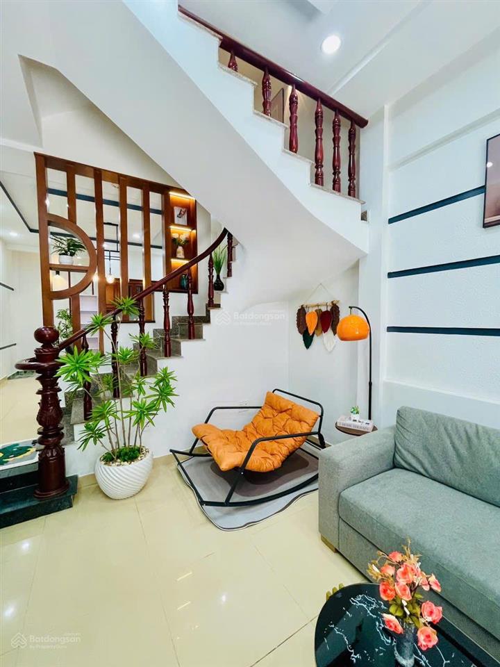 Bán nhà 1 trệt 2 lầu ngay quốc lộ 13  sát bên kdt vạn phúc