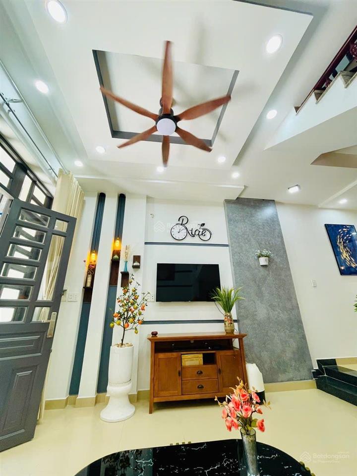 Bán nhà 1 trệt 2 lầu ngay quốc lộ 13  sát bên kdt vạn phúc