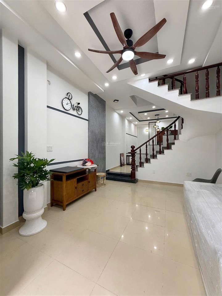 Bán nhà 1 trệt 2 lầu ngay quốc lộ 13  sát bên kdt vạn phúc