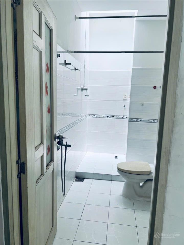 Cho thuê nhà nguyên căn 1 trệt 2 lầu tum, 4pn, 3wc  giá thuê 13tr/th  0389 979 ***