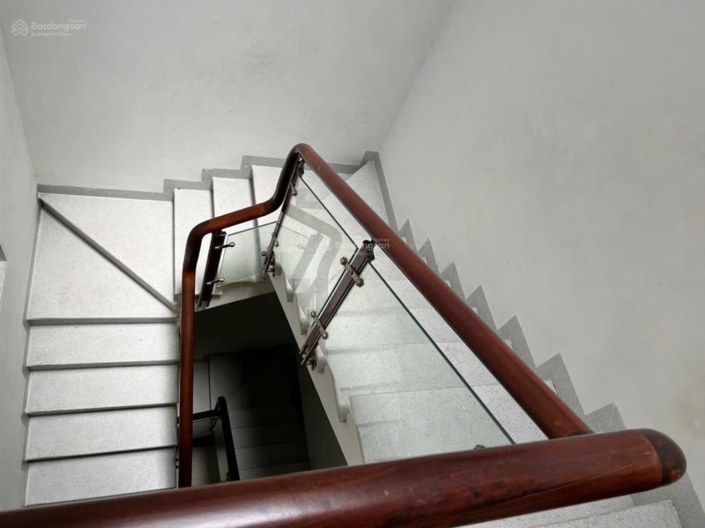 Cho thuê nhà nguyên căn 1 trệt 2 lầu tum, 4pn, 3wc  giá thuê 13tr/th  0389 979 ***
