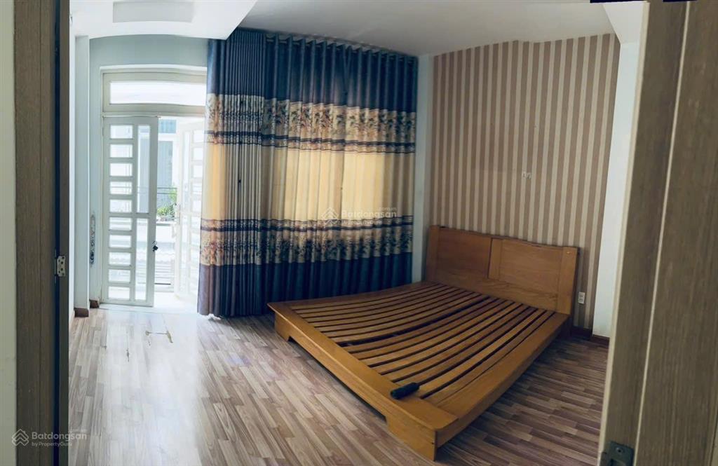 Cho thuê nhà nguyên căn 1 trệt 2 lầu tum, 4pn, 3wc  giá thuê 13tr/th  0389 979 ***
