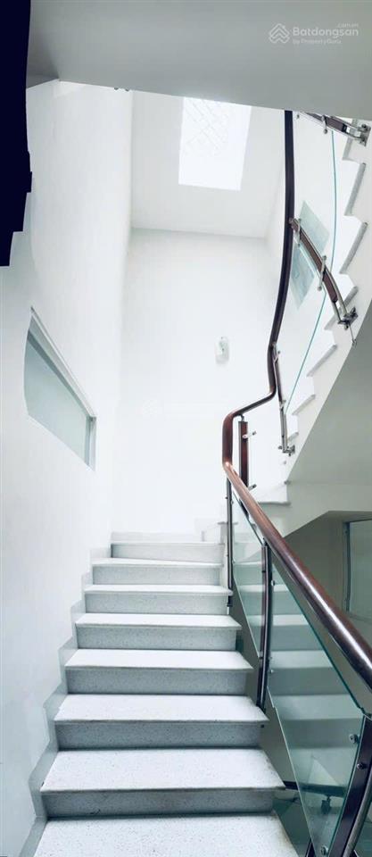Cho thuê nhà nguyên căn 1 trệt 2 lầu tum, 4pn, 3wc  giá thuê 13tr/th  0389 979 ***