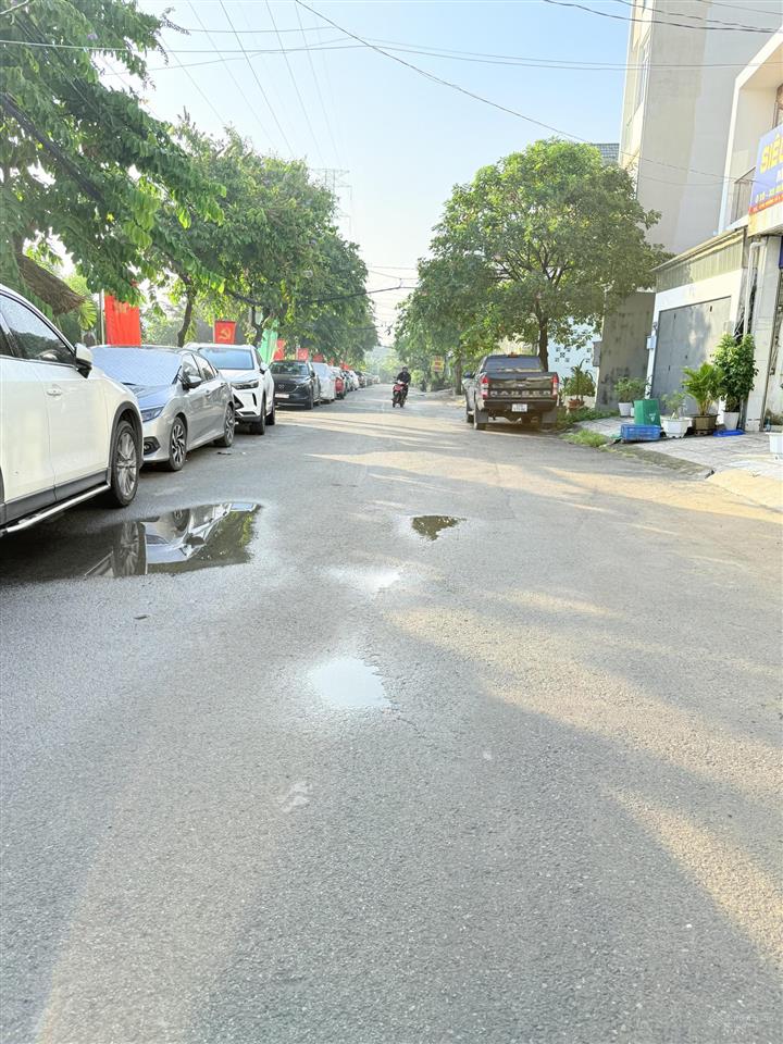 Cho thuê nhà nguyên căn 1 trệt 2 lầu tum, 4pn, 3wc  giá thuê 13tr/th  0389 979 ***