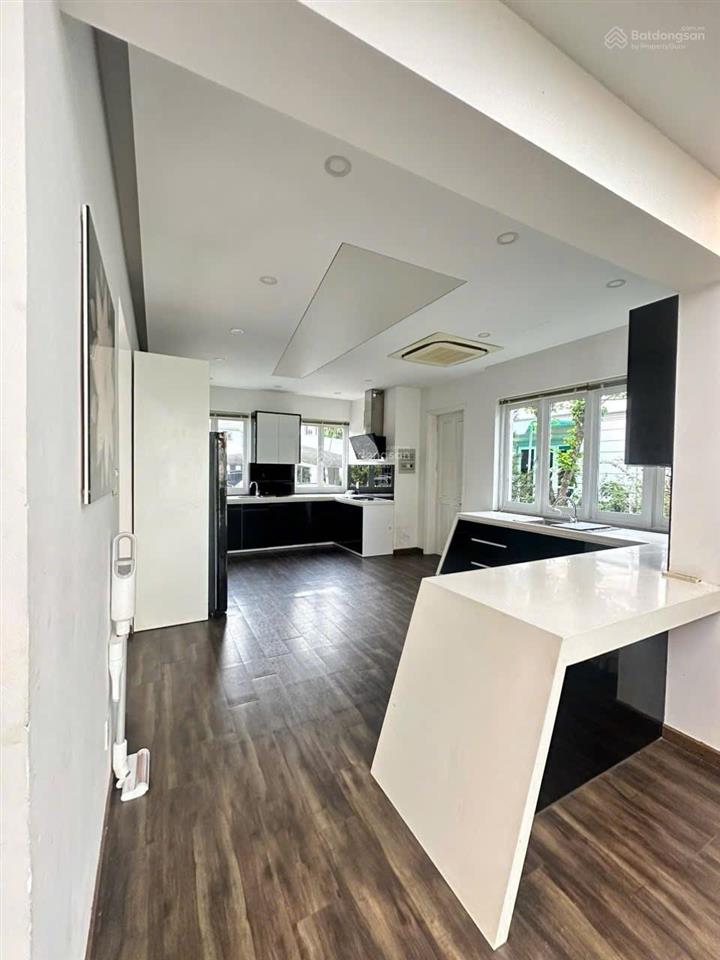 Bán biệt thự garden home, dt 291.2m2 (ngang 12.6m  dài 23m)  3pn  3wc. giá 35tỷ thương lượng
