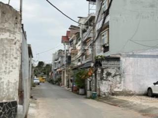 2 nền đất mt hẻm 12 đường 339  khu trung tâm p. phước long b