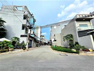 Nền đất mt đường 827  liền kề quận 2  5,7 tỷ/67m2