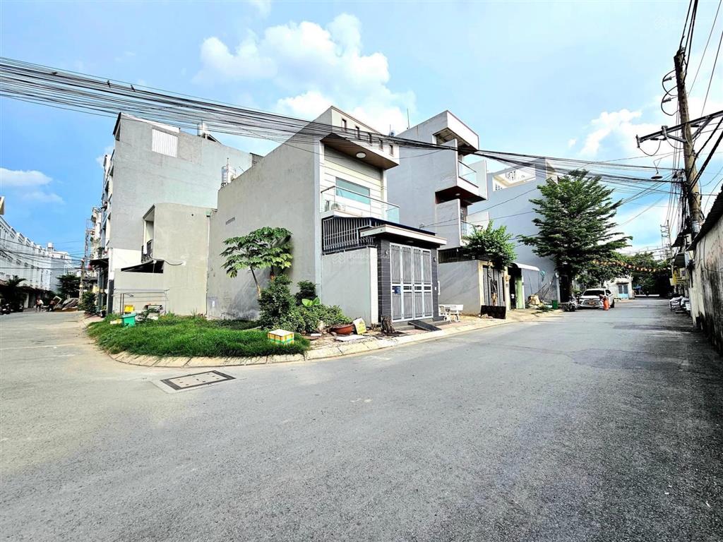 Nền đất mt đường 827  liền kề quận 2  5,7 tỷ/67m2