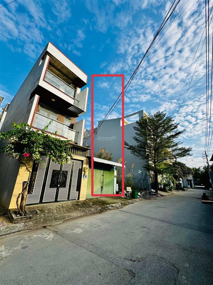 Nền đất mt đường 827  liền kề quận 2  5,7 tỷ/67m2