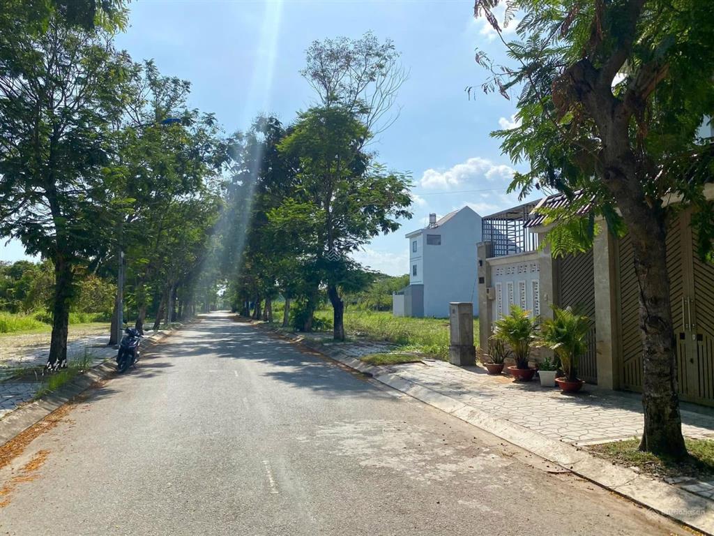 Bán 2 nền đất kdc đại học mở  trục chính hướng sông tắc