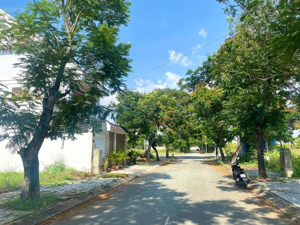 Bán 2 nền đất kdc đại học mở  trục chính hướng sông tắc