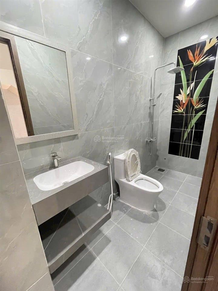 Bán nhà 3 tầng mới xây đường 100a  tân phú  6,2 tỷ