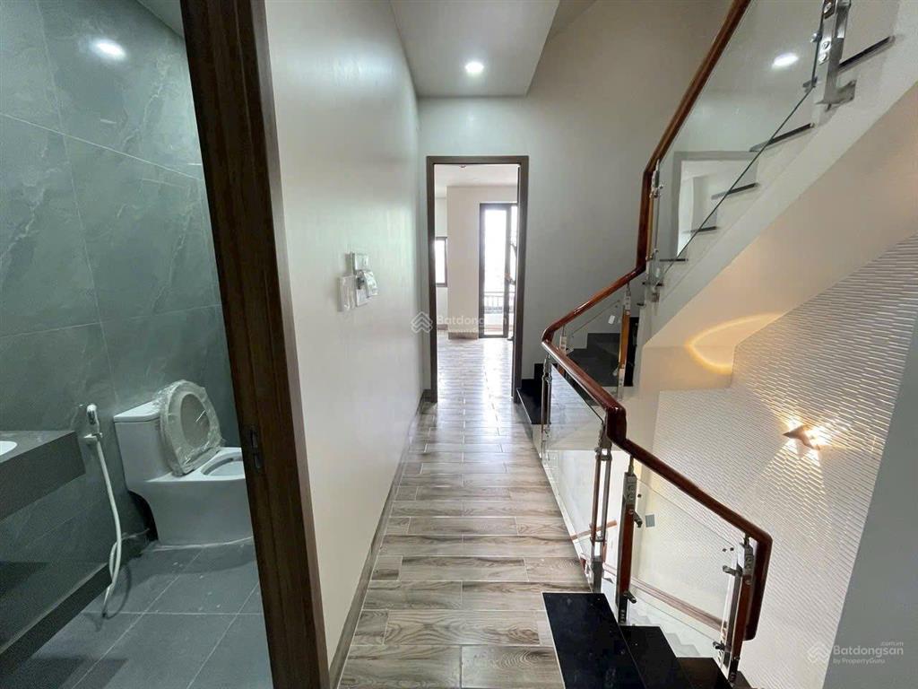 Bán nhà 3 tầng mới xây đường 100a  tân phú  6,2 tỷ