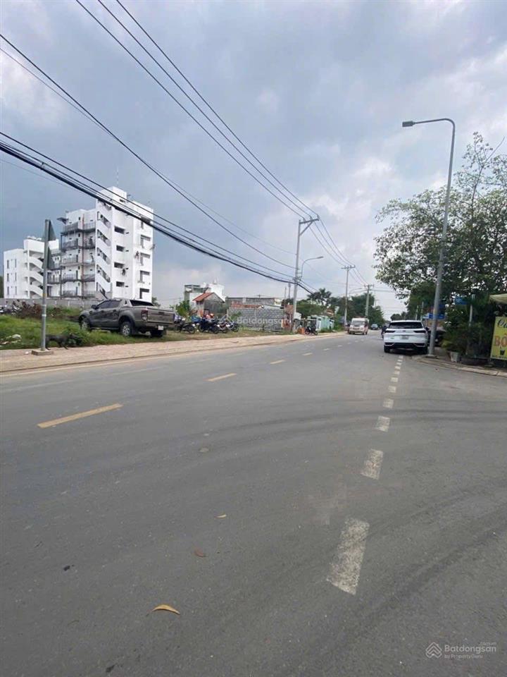 Nền góc 2 mặt tiền  ngay cổng ktx đạị học luận  4,8 tỷ/69m2