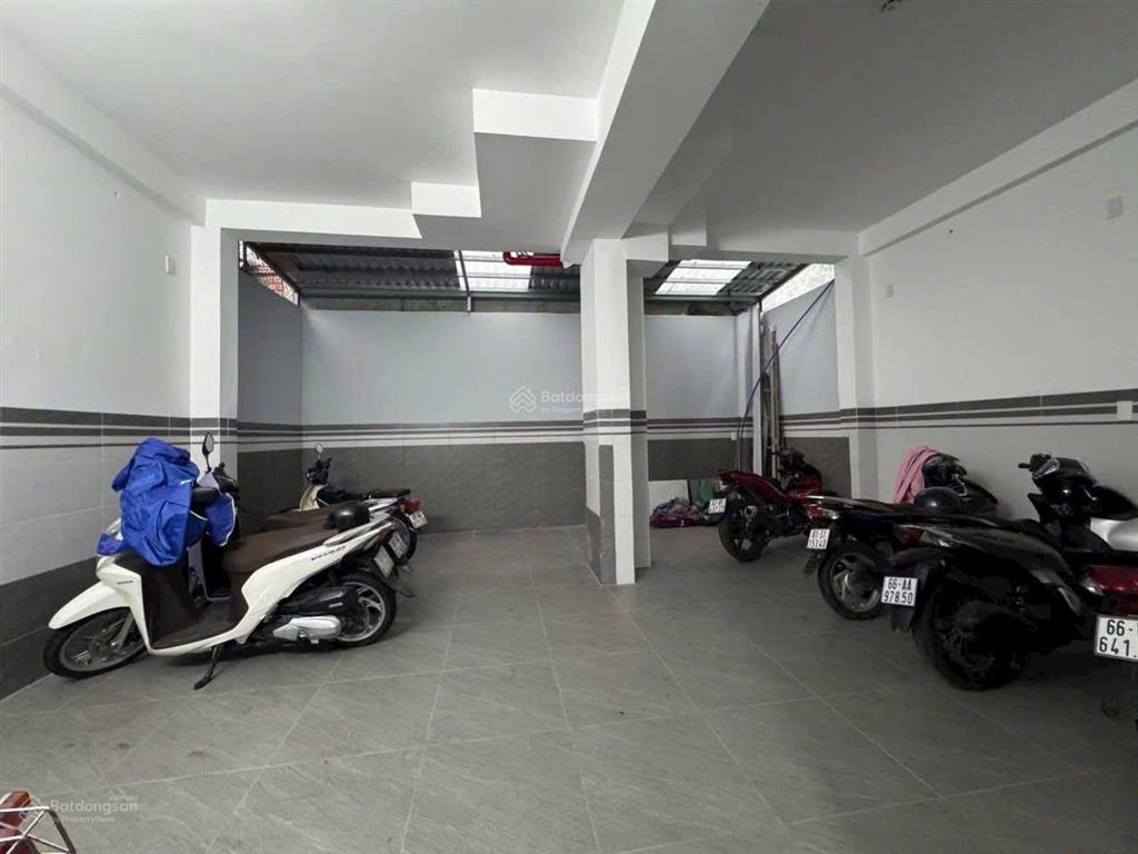 Bán tòa nhà mt đương 475 đỗ xuân hợp  22 tỷ /22 pn 22wc