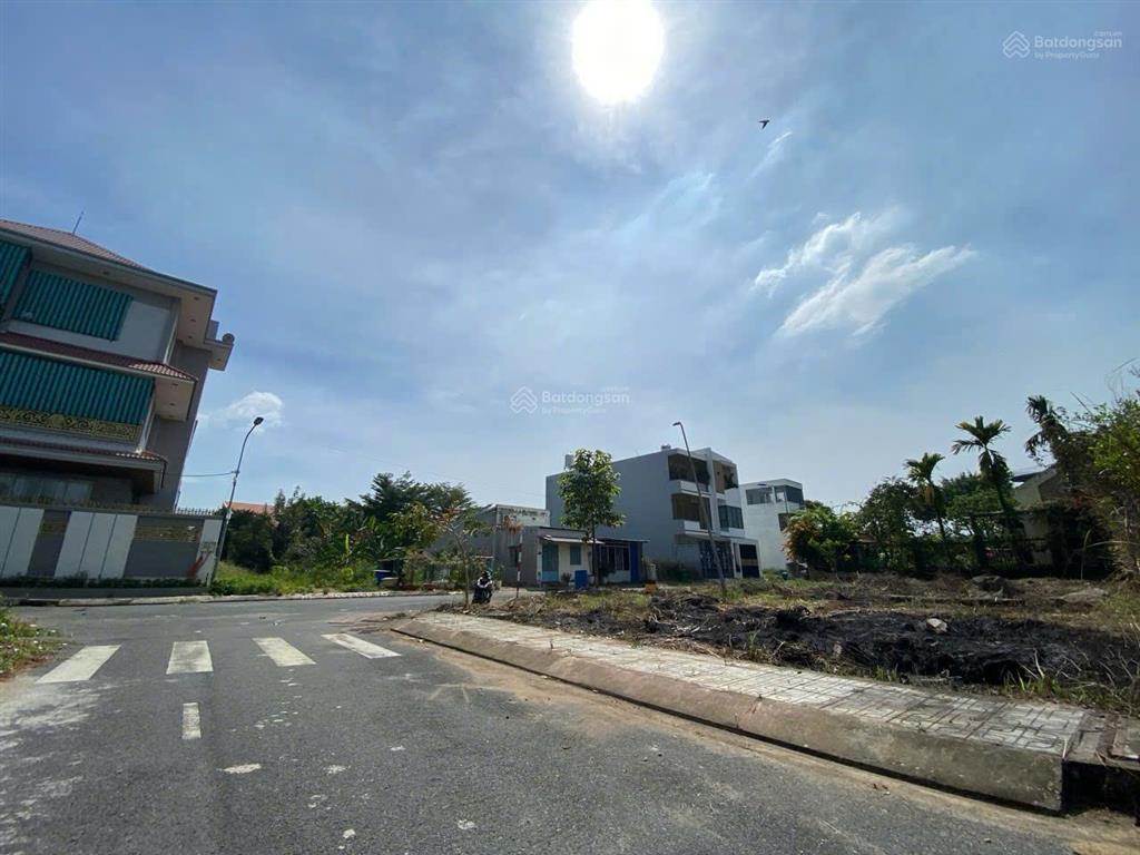 Bán nền góc 2 mặt tiền  kdc tăng long graden  21,7 tỷ/431,7m2