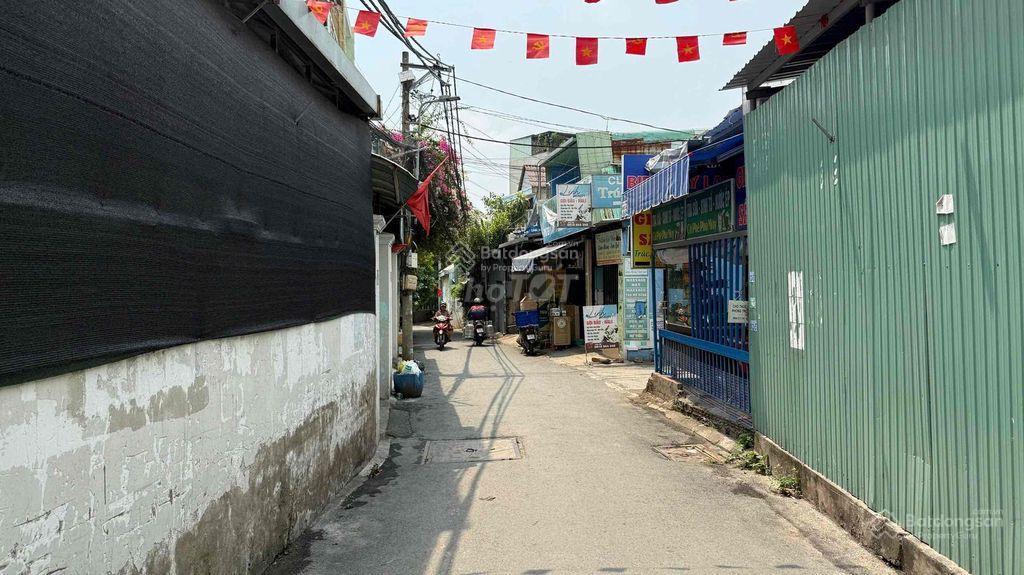 Bán nền đất mt đường 3  lê văn việt  12 tỷ/210m2
