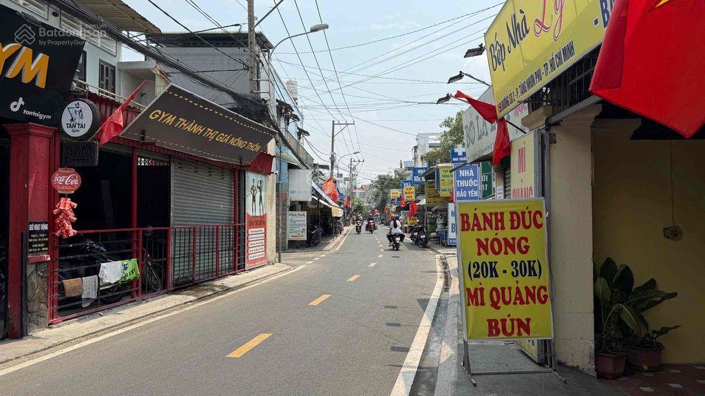 Bán nền đất mt đường 3  lê văn việt  12 tỷ/210m2