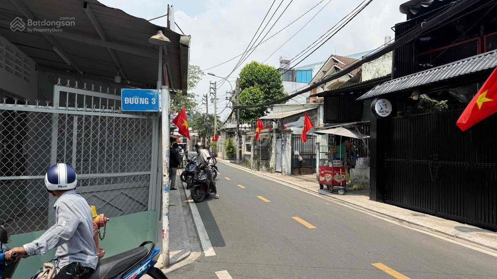 Bán nền đất mt đường 3  lê văn việt  12 tỷ/210m2