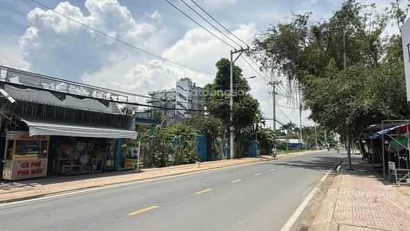 Lô đất mặt tiền long phước  ngay chợ kinh doanh sầm uất  10,5 tỷ/205m²