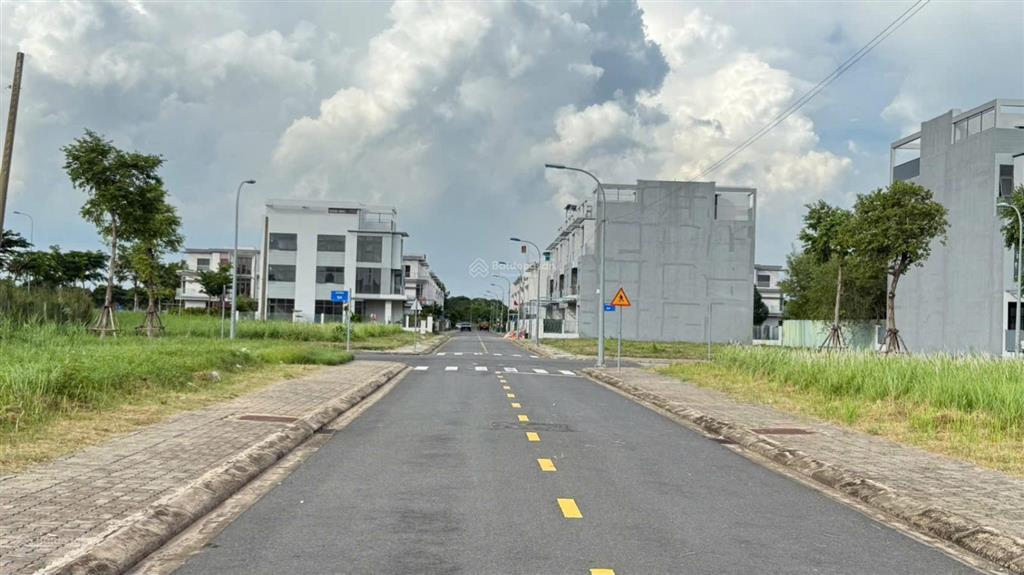 Bán nền đất khu đô thị mới đông tăng long  6,7 tỷ/105m²