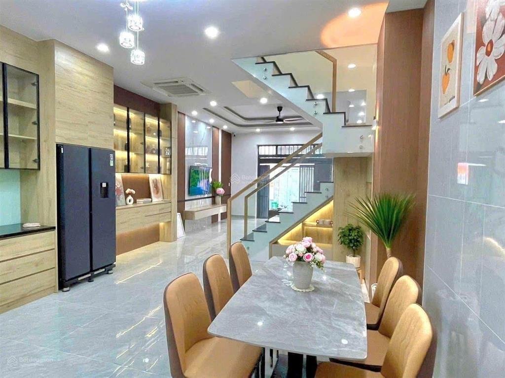 Bán nhà mới  3 tầng full nội thất đường lò lu  8,2 tỷ