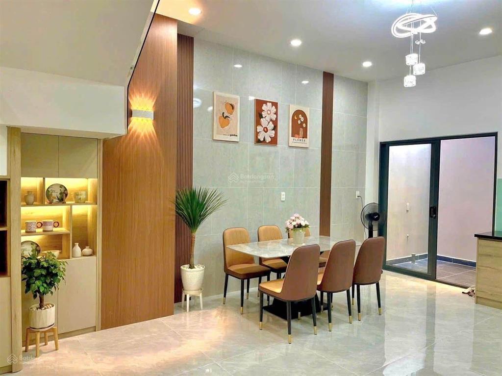 Bán nhà mới  3 tầng full nội thất đường lò lu  8,2 tỷ