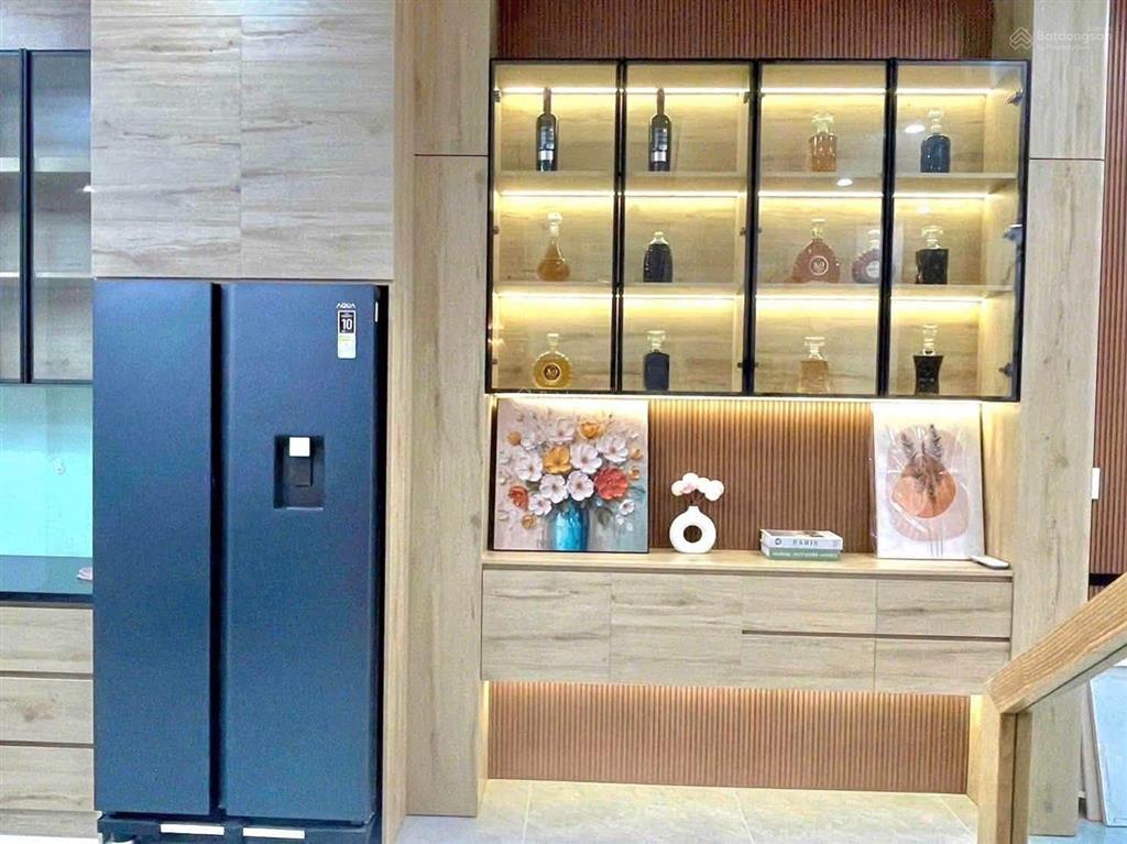 Bán nhà mới  3 tầng full nội thất đường lò lu  8,2 tỷ