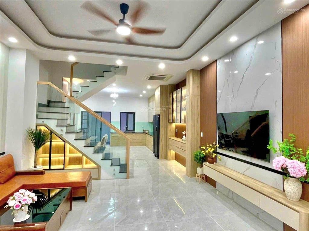 Bán nhà mới  3 tầng full nội thất đường lò lu  8,2 tỷ