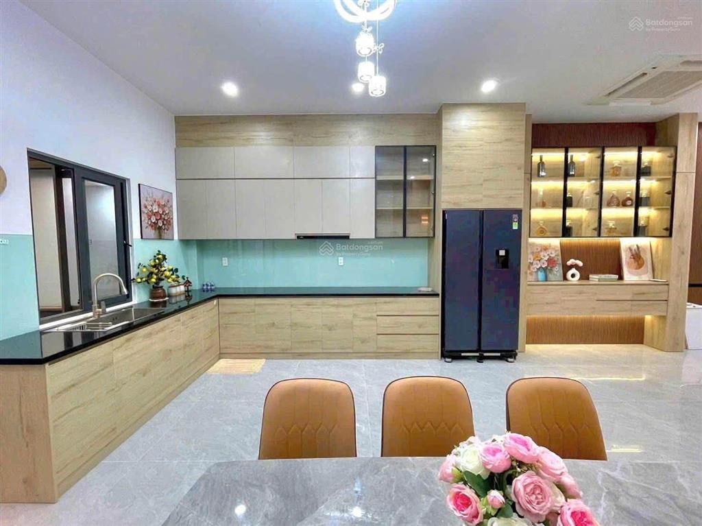 Bán nhà mới  3 tầng full nội thất đường lò lu  8,2 tỷ