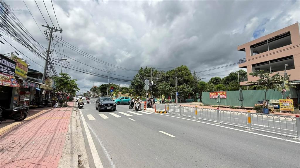 Bán nền đất mt đường lò lu  kinh doanh tốt  12,5 tỷ/147m2