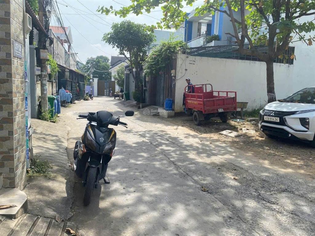 Bán nền đất đẹp cạnh khu năm lửa  đình phong phú  10,8 tỷ/164m2