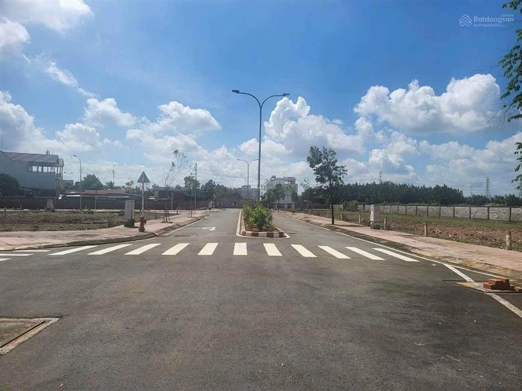 Nền góc 2 mt  trục chính dự án kdc a83 nguyễn duy trinh  13,15 tỷ/131,5m2