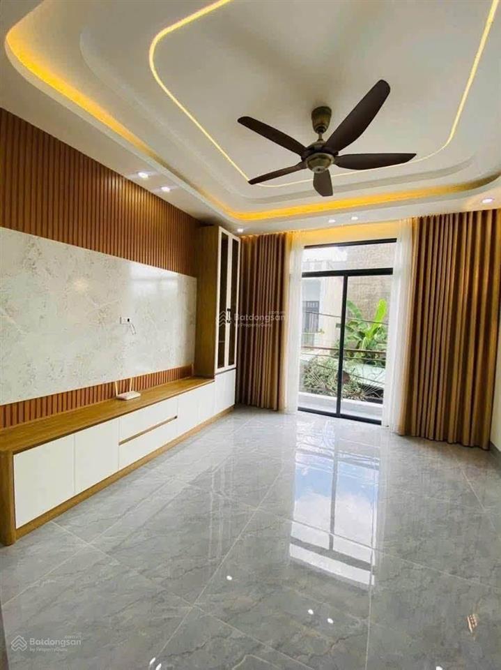 Nhà mới 4 tầng full nt + thang máy + garage ô tô đ. trường lưu  6,4 tỷ