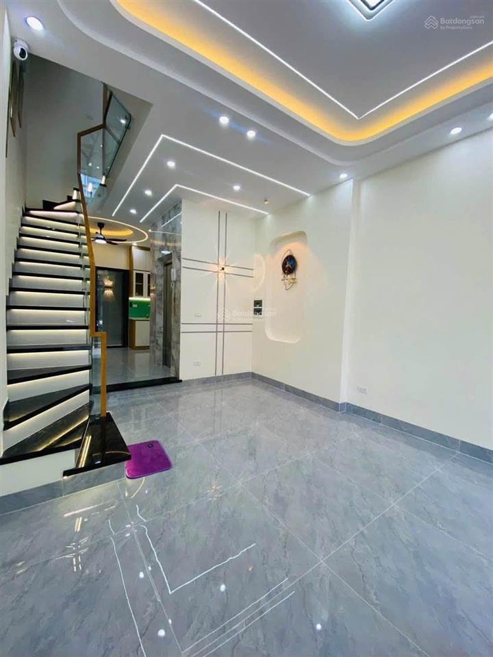 Nhà mới 4 tầng full nt + thang máy + garage ô tô đ. trường lưu  6,4 tỷ