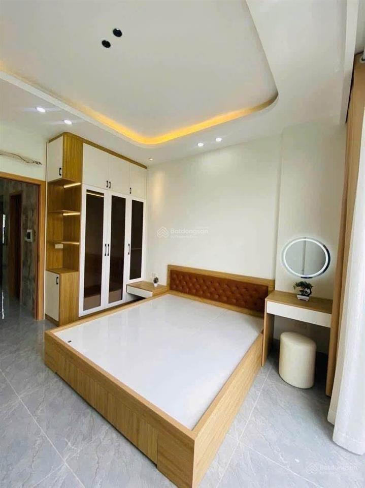 Nhà mới 4 tầng full nt + thang máy + garage ô tô đ. trường lưu  6,4 tỷ