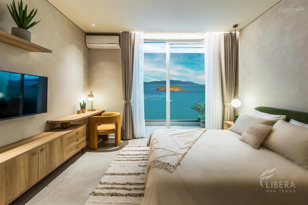 Chính chủ cần bán căn studio tòa sanhôme view trực diện biển đẹp tầng trung, căn đẹp full nội thất