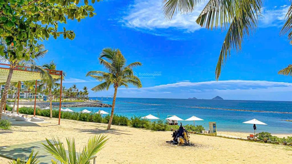 Chính chủ cần bán căn studio tòa sanhôme view trực diện biển đẹp tầng trung, căn đẹp full nội thất