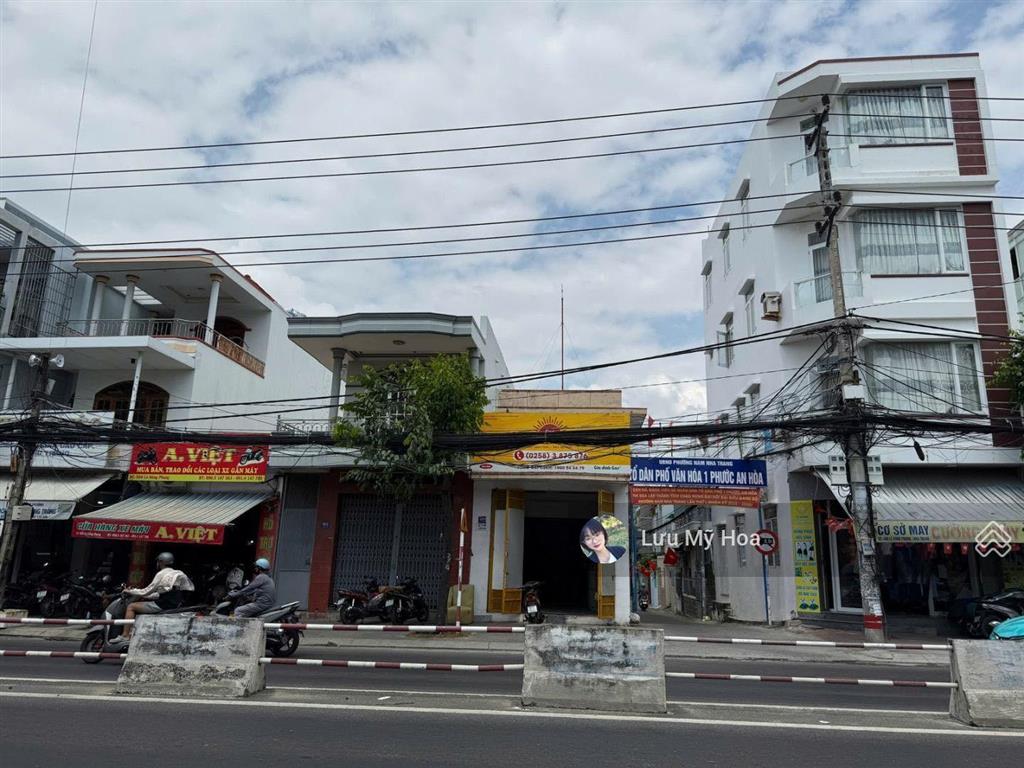 Bán nhà 2 tầng mặt tiền đường lê hồng phong, giá tốt trục đường
