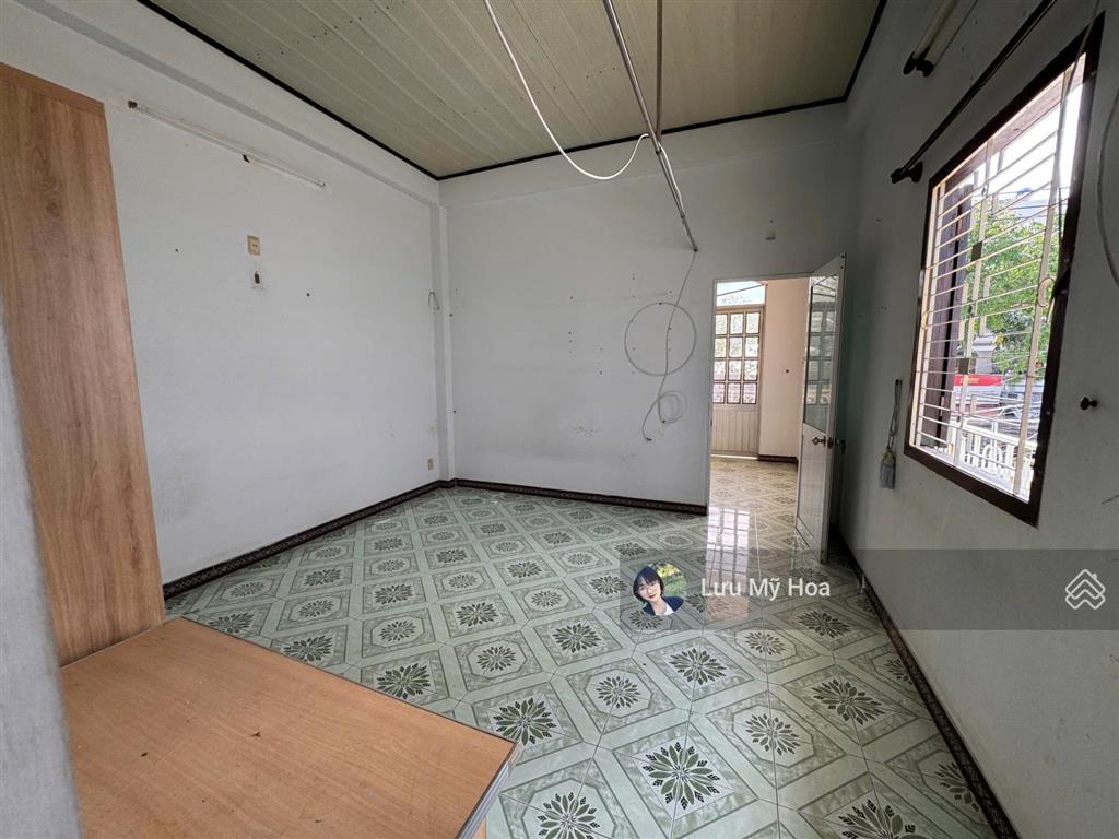 Bán nhà 2 tầng mặt tiền đường lê hồng phong, giá tốt trục đường