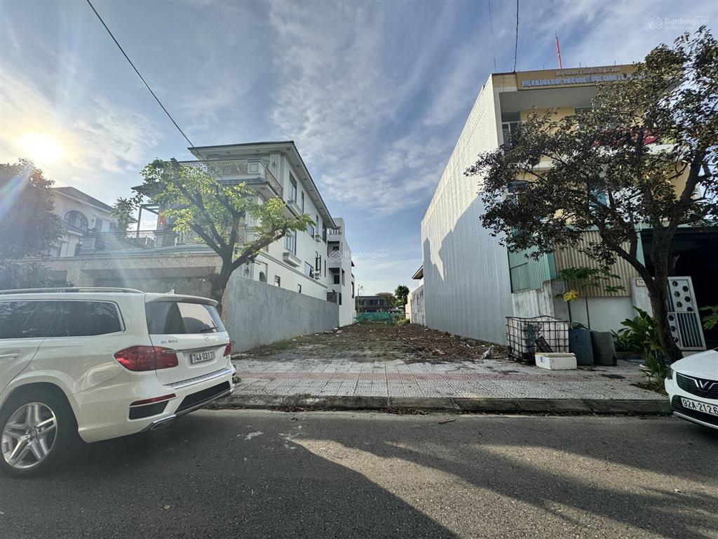 Chuyển nhượng 250m2 đất bt đường trung lương 17 khu đảo vip