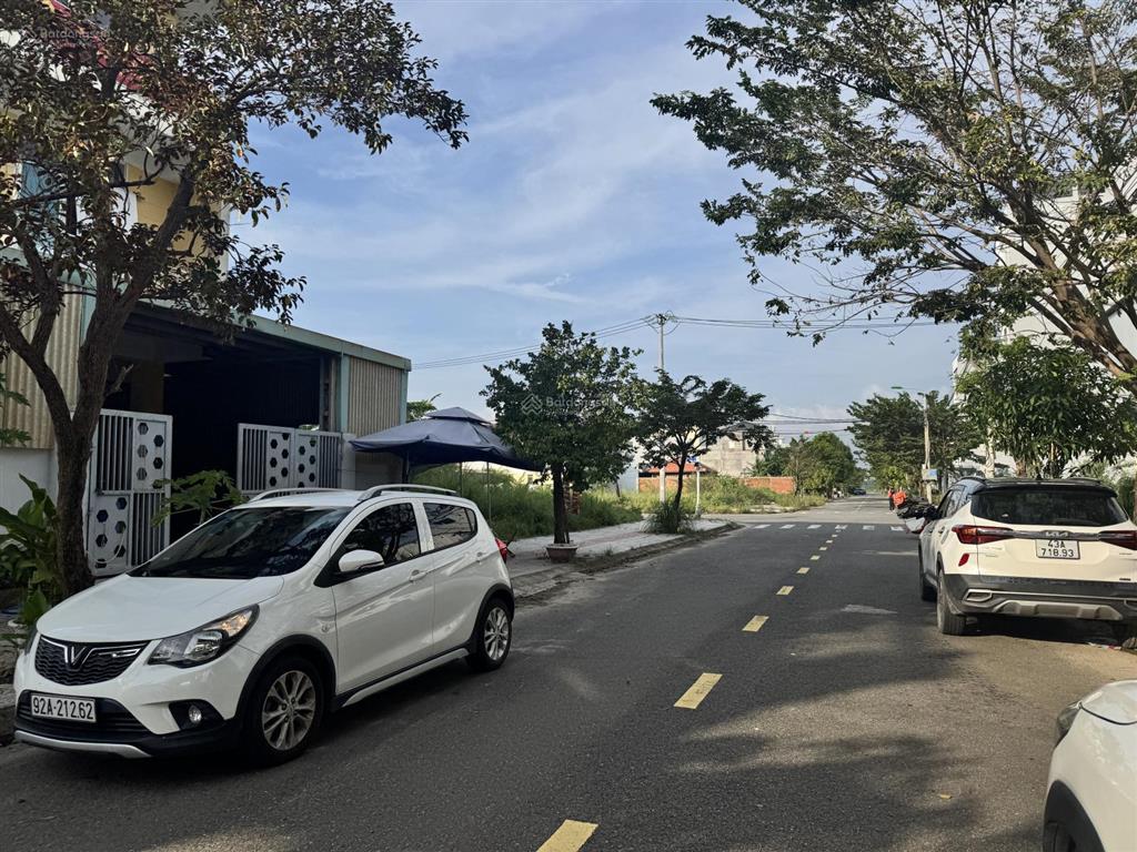 Chuyển nhượng 250m2 đất bt đường trung lương 17 khu đảo vip
