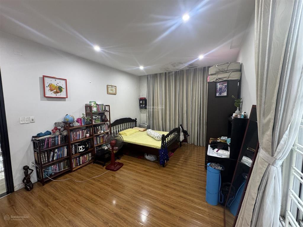Chào bán 200m2 nhà c4 móng 3t  view công viên. ngay đường thăng long full nt
