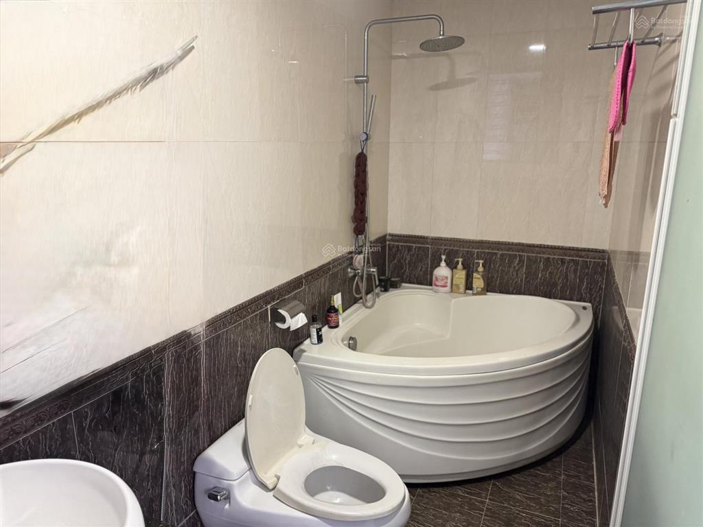 Chào bán 200m2 nhà c4 móng 3t  view công viên. ngay đường thăng long full nt