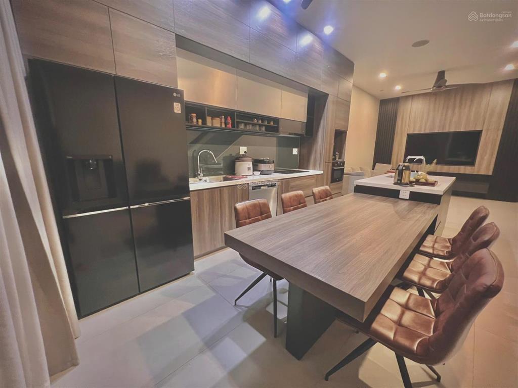 Nhà 2mt trước sau dt rộng 133,5m2  view bt đường vũ thành năm