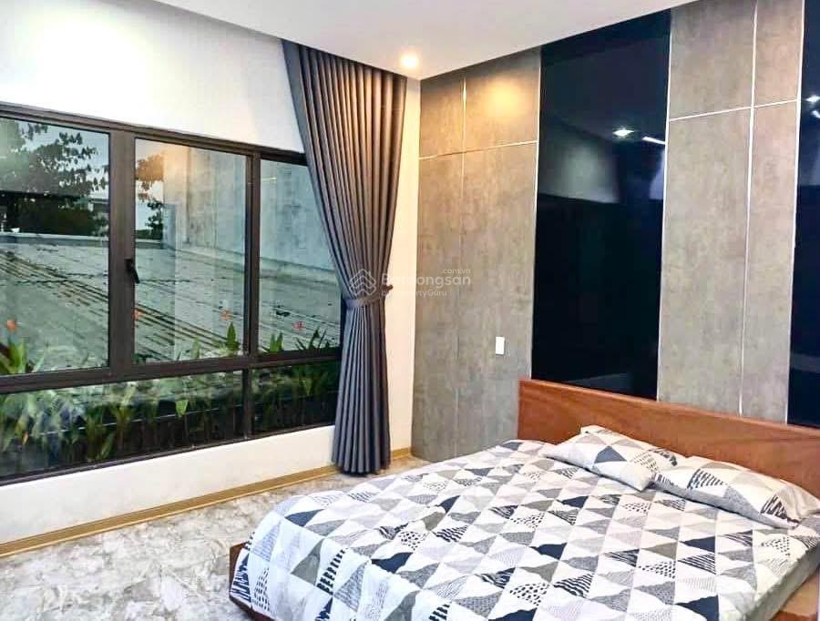 Chuyển nhượng nhà 3t đường huỳnh ngọc đủ  full nt nằm ngay bờ sông